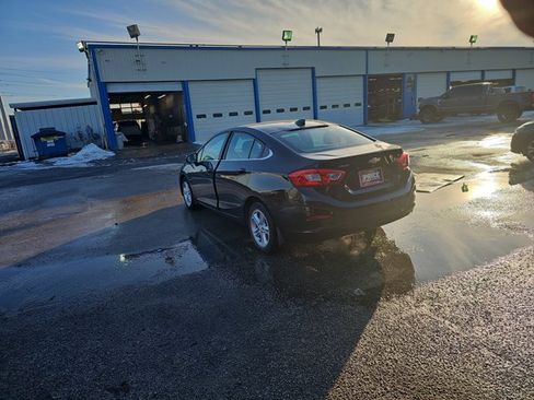 Used 2017 Chevrolet Cruze LT w/ Convenience Package image 3