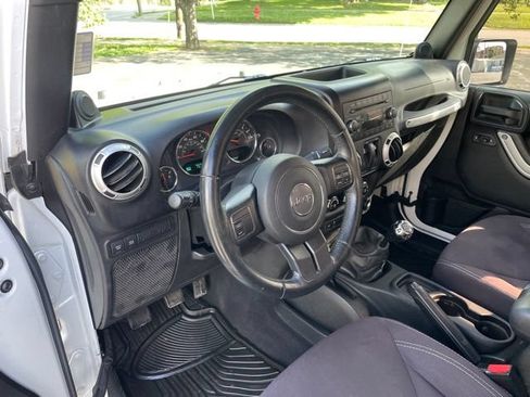 Used 2014 Jeep Wrangler Rubicon w/ Power Convenience Group AWD/4WD image 11