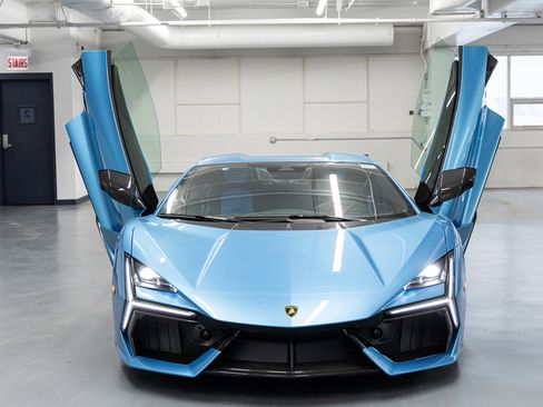 Used 2025 Lamborghini Revuelto image 12