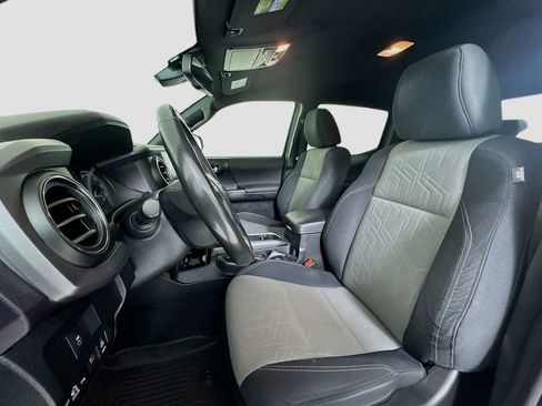 Used 2021 Toyota Tacoma TRD Sport image 9