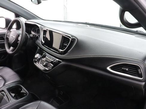 Used 2023 Chrysler Pacifica Touring-L w/ S Appearance Package FWD image 22