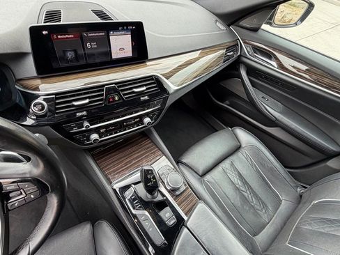 Used 2019 BMW 530e w/ Premium Package image 10