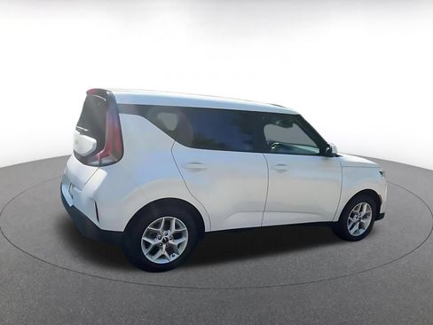 Used 2025 Kia Soul LX w/ LX Technology Package FWD image 14