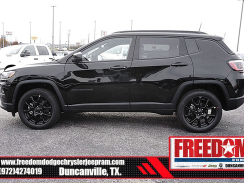 New 2026 Jeep Compass Latitude image 2