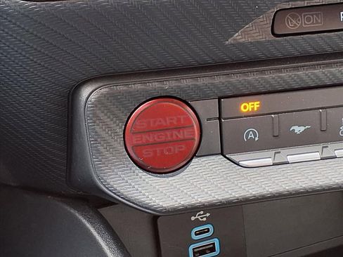 Used 2025 Ford Mustang Coupe image 13