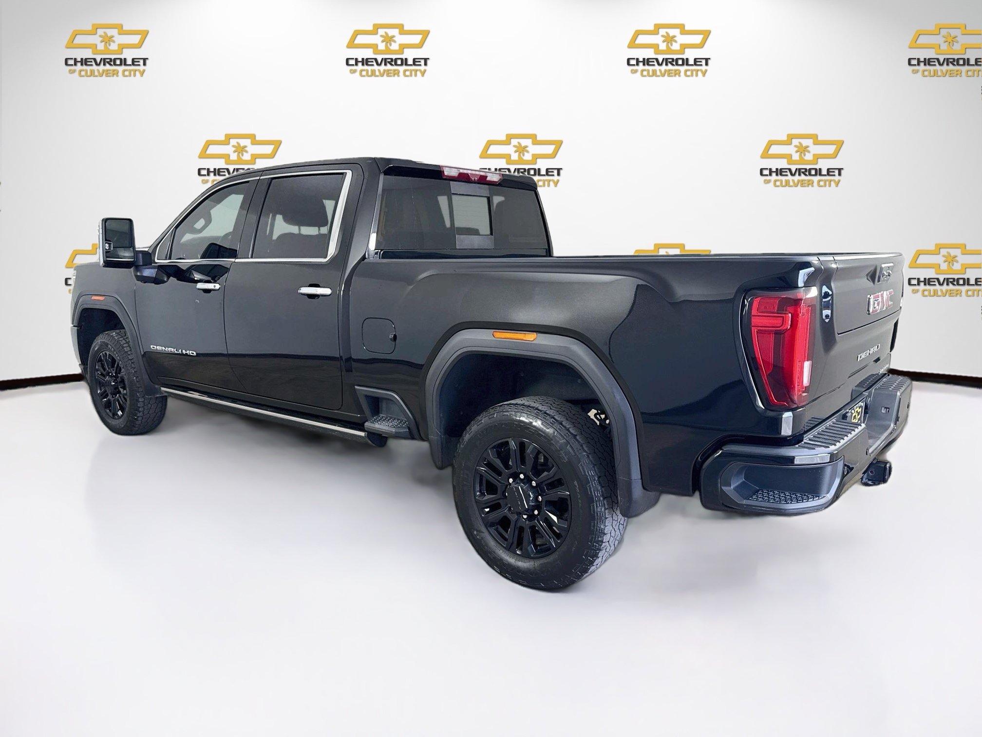 Used 2022 GMC Sierra 2500 Denali w/ Denali Black Diamond Edition AWD/4WD image 6