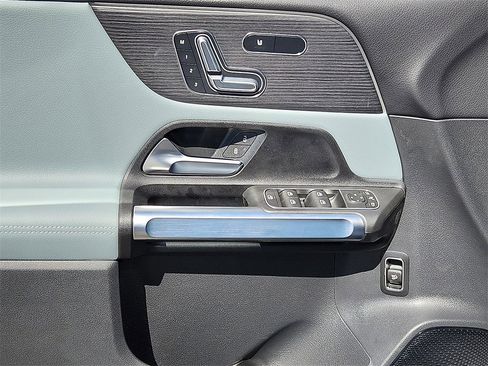 New 2026 Mercedes-Benz GLB 250 image 14