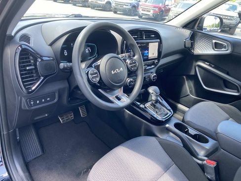 Used 2025 Kia Soul S FWD image 17