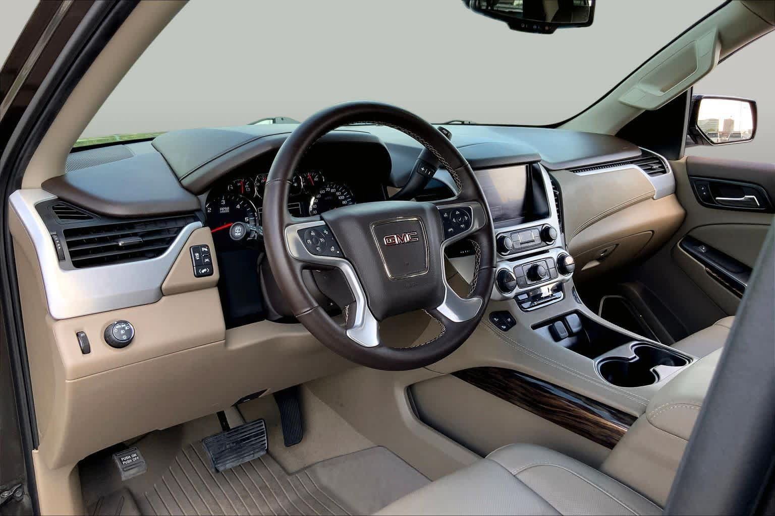 Used 2020 GMC Yukon XL SLT w/ Premium Edition RWD image 17
