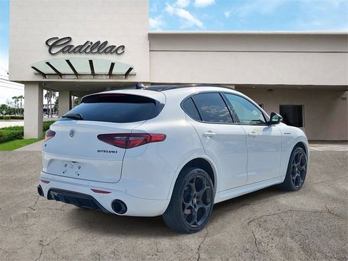 Used 2023 Alfa Romeo Stelvio Estrema image 5
