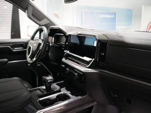 Used 2025 Chevrolet Silverado 1500 LTZ AWD/4WD image 23