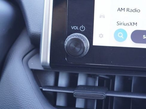 Used 2025 Toyota RAV4 XLE FWD image 25