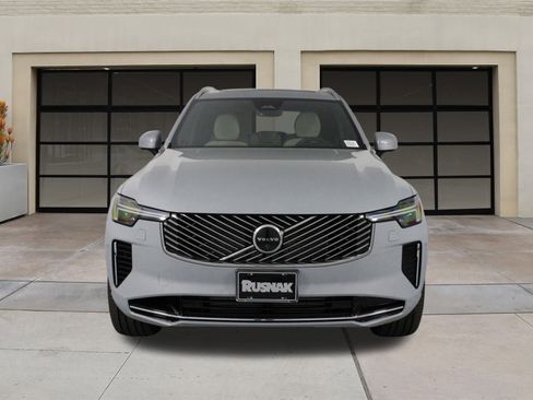 New 2026 Volvo XC90 T8 Plus image 2