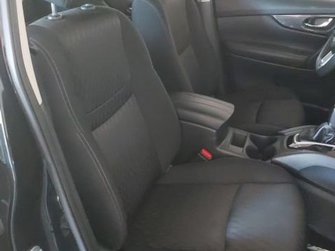 Used 2018 Nissan Rogue S AWD/4WD image 17