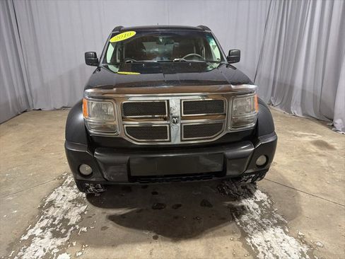 Used 2010 Dodge Nitro SE image 2