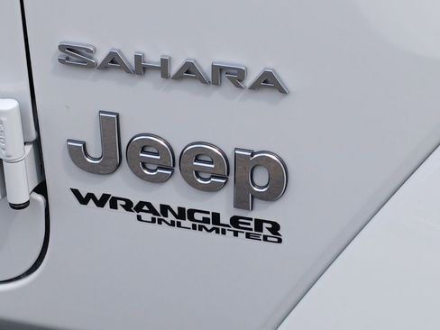 Used 2021 Jeep Wrangler Unlimited Sahara w/ Cold Weather Group AWD/4WD image 25