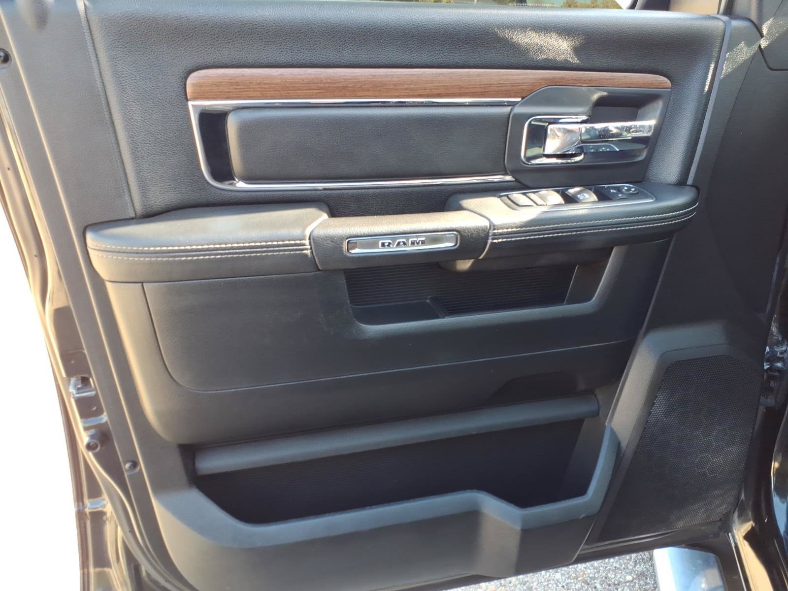 Used 2016 RAM 1500 Laramie w/ Convenience Group AWD/4WD image 16