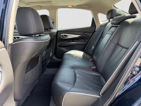 Used 2019 INFINITI Q70 Luxe RWD image 18