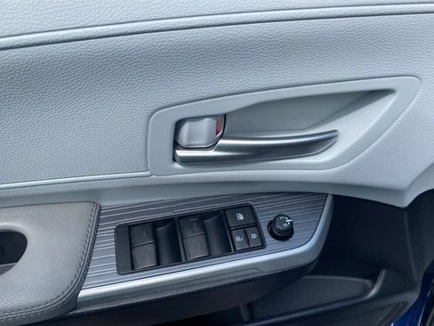 Used 2025 Toyota Sienna XLE FWD image 20