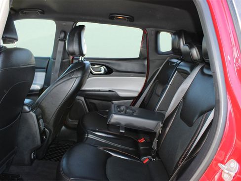 Used 2023 Jeep Compass Limited image 21