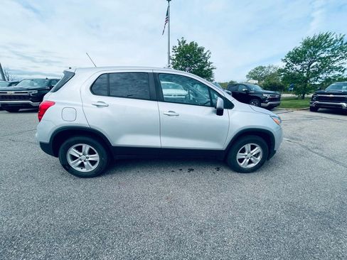 Used 2019 Chevrolet Trax LS w/ Tint and Cruise Package FWD image 7