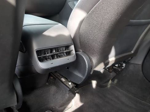 Used 2023 Tesla Model Y Long Range AWD/4WD image 20