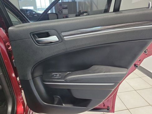 Used 2019 Chrysler 300 Touring w/ Driver Convenience Group RWD image 17