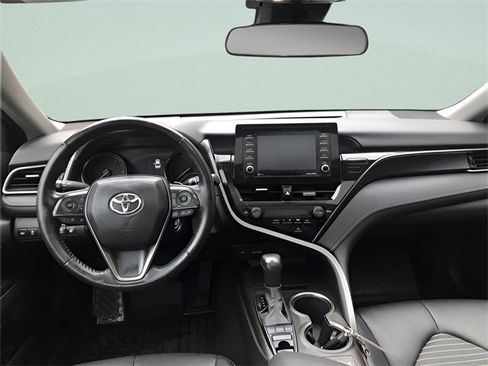 Used 2022 Toyota Camry SE image 12
