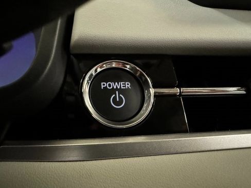 Used 2024 Mitsubishi Outlander 4WD Plug-In Hybrid image 12