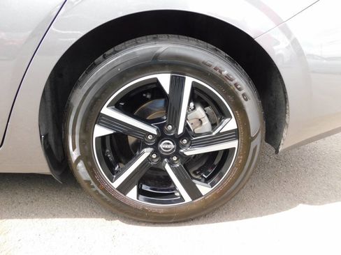 Used 2024 Nissan Sentra SV FWD image 23