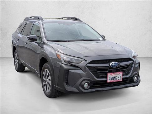 Used 2025 Subaru Outback Premium image 3