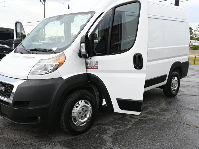 Used 2019 RAM ProMaster 2500 w/ Premium Appearance Group FWD image 4