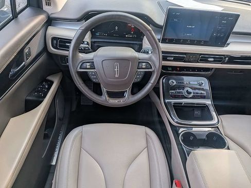 Used 2022 Lincoln Nautilus FWD w/ Premium Package image 16