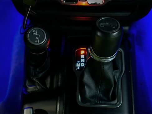 Used 2019 Jeep Wrangler Unlimited Sahara image 45