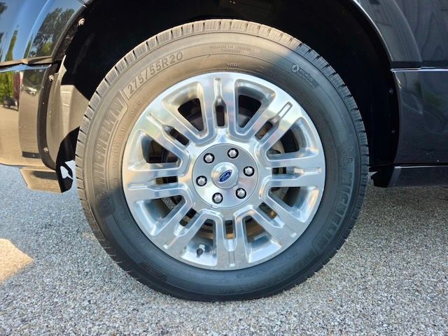 Used 2014 Ford Expedition Limited w/ Equipment Group 301A AWD/4WD image 33