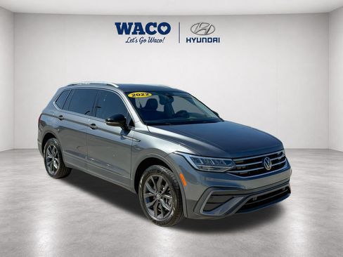 Used 2022 Volkswagen Tiguan SE w/ Panoramic Sunroof Package FWD image 1