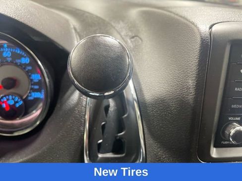 Used 2016 Chrysler Town & Country Touring FWD image 19