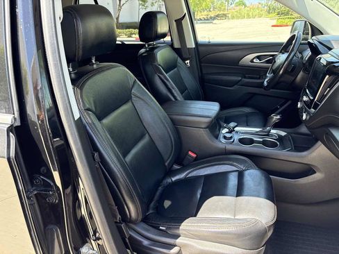 Used 2019 Chevrolet Traverse LT FWD image 18