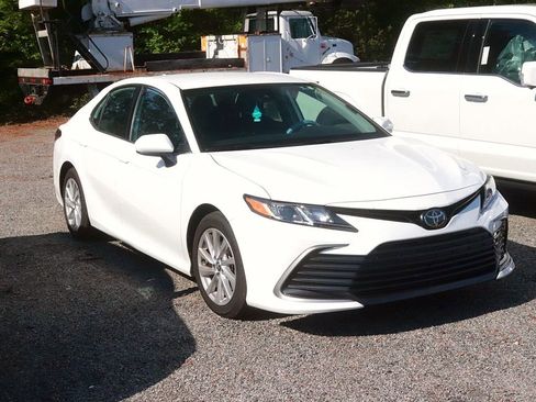 Used 2023 Toyota Camry LE image 2