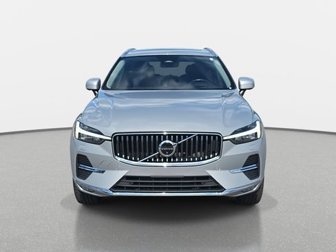 Used 2022 Volvo XC60 B5 Inscription image 2
