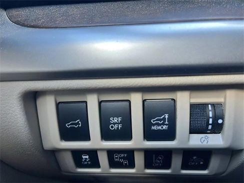 Used 2017 Subaru Outback 3.6R Limited image 25