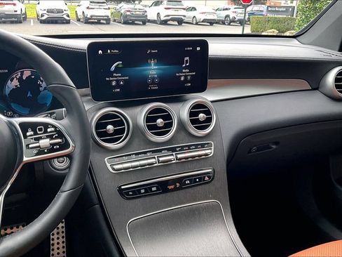 Used 2023 Mercedes-Benz GLC 300 4MATIC Coupe image 6