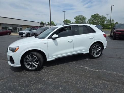 Used 2022 Audi Q3 2.0T Premium w/ Black Optic Sport Package AWD/4WD image 3