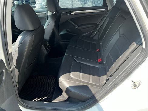 Used 2018 Volkswagen Passat 2.0T SE FWD image 19