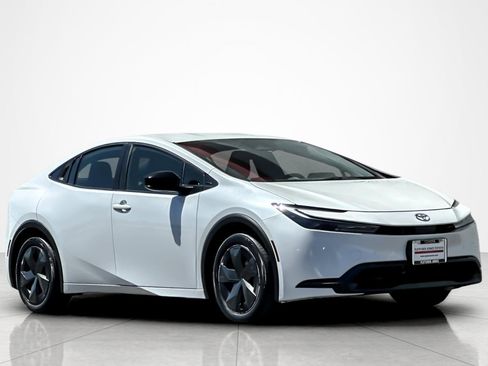 Used 2024 Toyota Prius LE FWD image 7