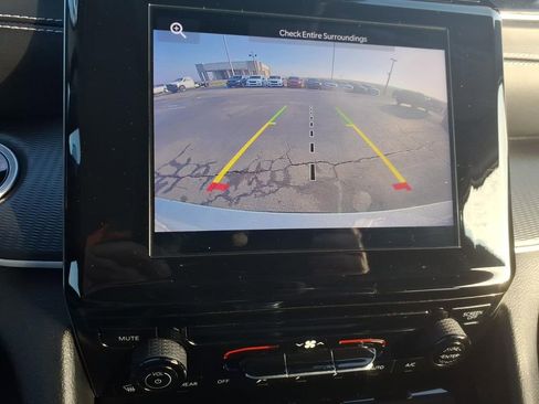 Used 2023 Jeep Grand Cherokee L Laredo image 17