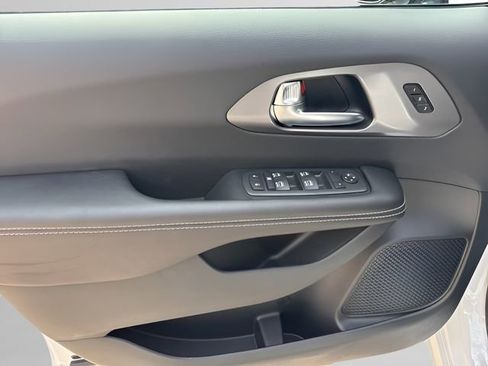 New 2026 Chrysler Pacifica Select w/ S Appearance Package image 10