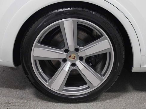 New 2025 Porsche Cayenne GTS image 37