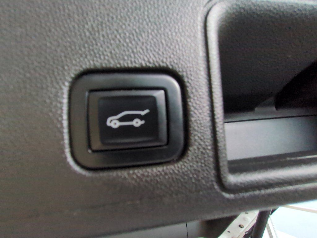 Used 2022 GMC Terrain AT4 w/ Infotainment Package II AWD/4WD image 28