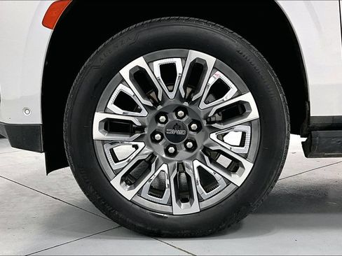 Used 2023 GMC Yukon XL Denali Ultimate AWD/4WD image 10